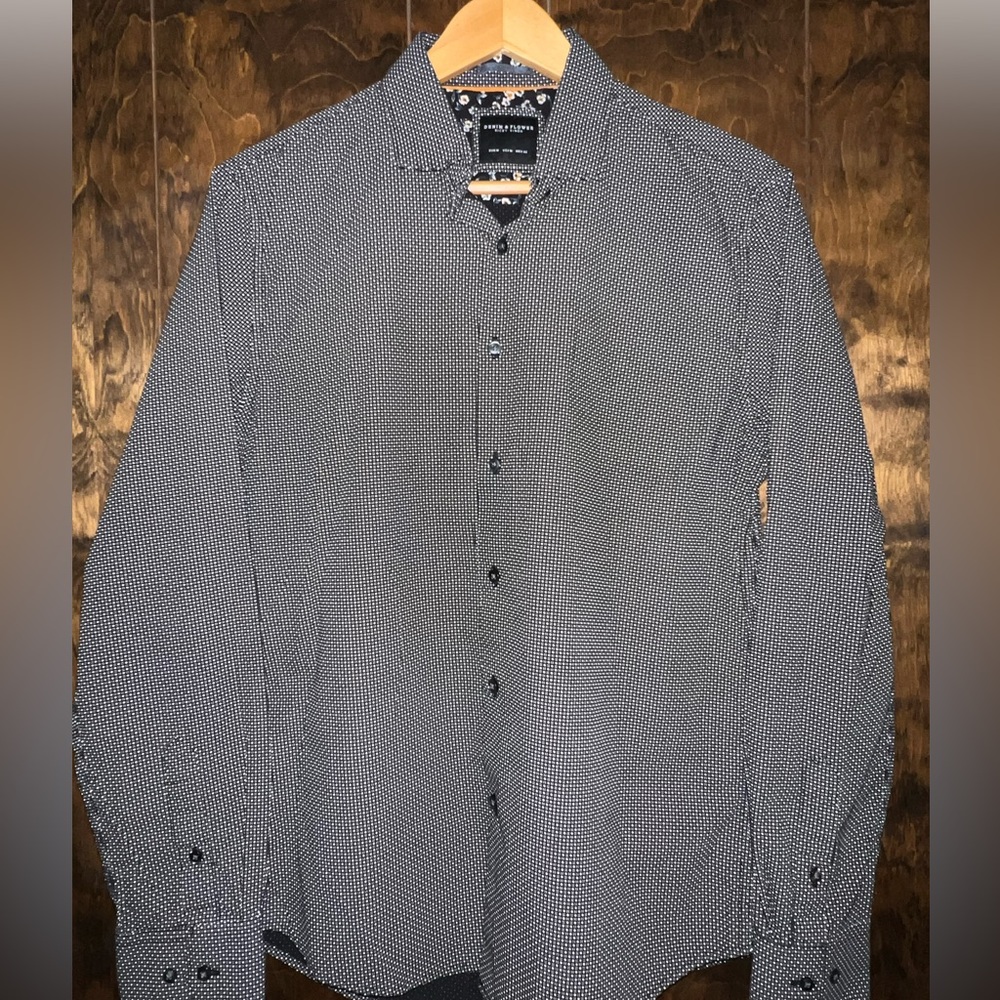 Men’s button down casual dress shirt